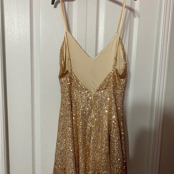 Gold dress - Picture 2 of 4